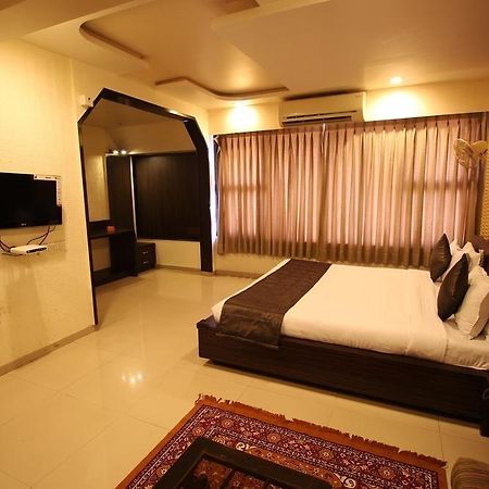 Hotel Oyo Premium Law Garden C G Road Ahmedabad Exterior foto