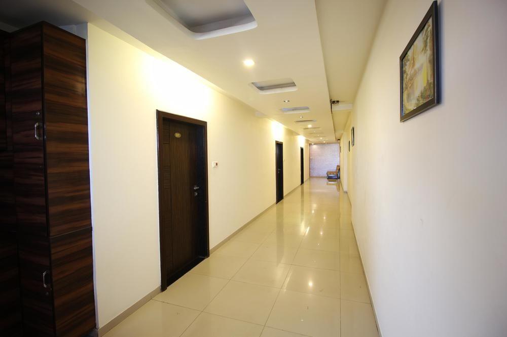 Hotel Oyo Premium Law Garden C G Road Ahmedabad Exterior foto
