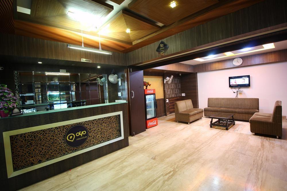 Hotel Oyo Premium Law Garden C G Road Ahmedabad Exterior foto