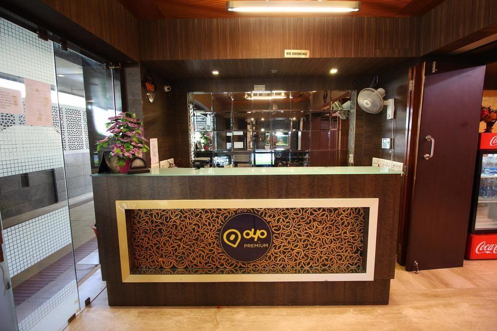Hotel Oyo Premium Law Garden C G Road Ahmedabad Exterior foto