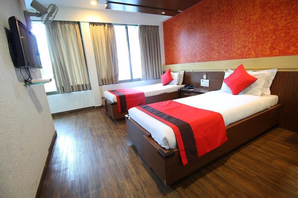 Hotel Oyo Premium Law Garden C G Road Ahmedabad Exterior foto